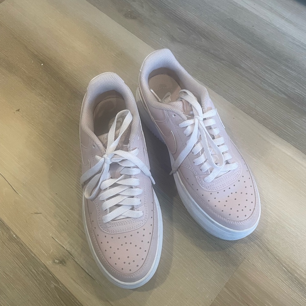 Nike Women's Sneakers in Light Pink and White